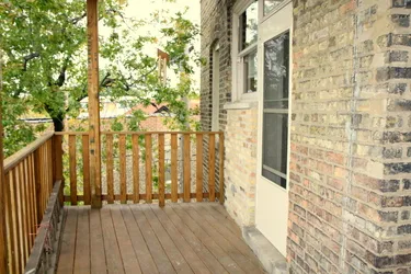 entrance of 6054-56 N Broadway/1207-09 W Glenlake Apartments in Edgewater