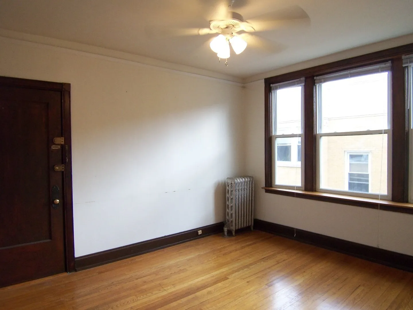 4344-56, N Winchester Apartments