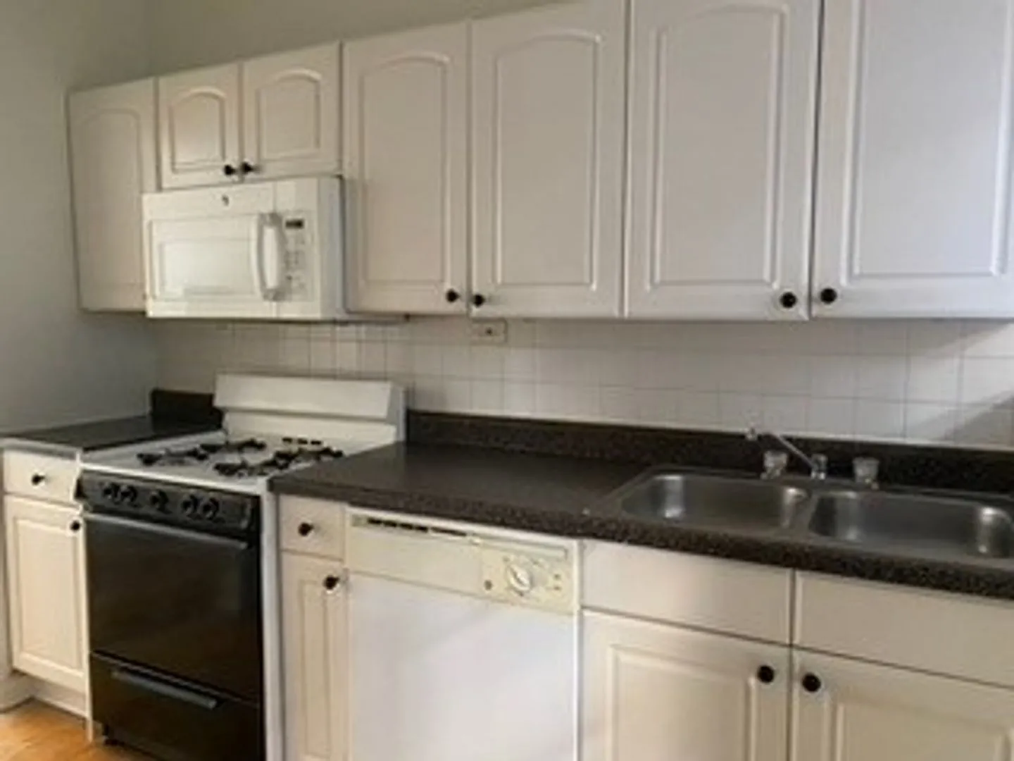 5005-11 N Glenwood Apartments