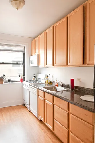 courtyard  and red brick facade of 2121 Ridge Apartments