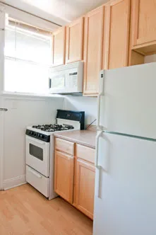 corner of 1303 Maple Apartments in Evanston ILinois