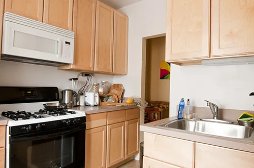 red brick exterior of the the streetside of 2247 Ridge Apartments