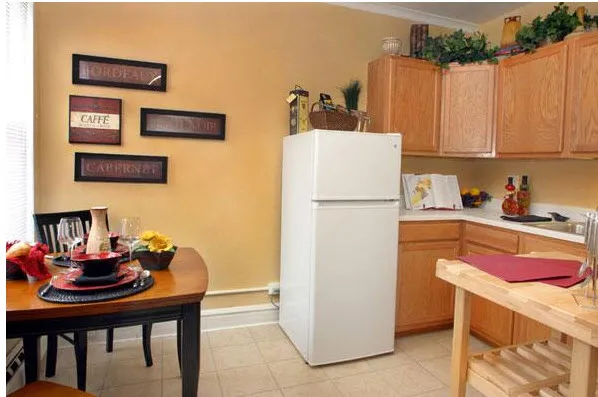 exterior view of Scholars Corner Apartments in Hyde Park Chicago