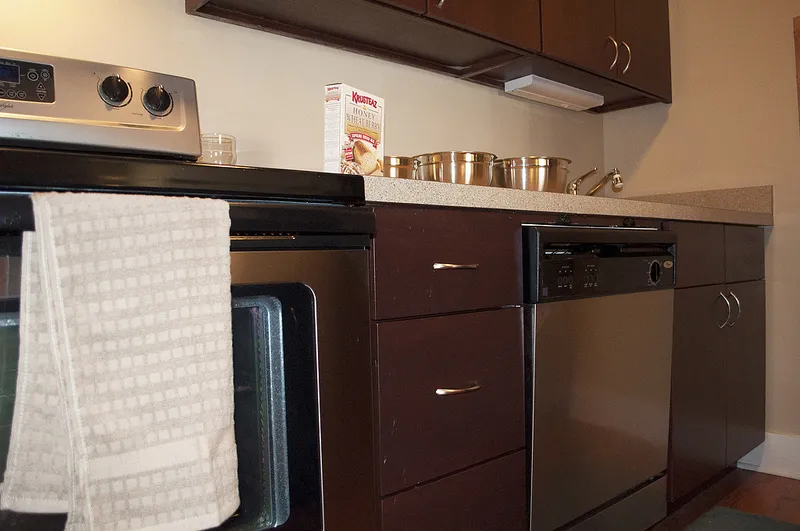 model apartment kitchen at 1410 Chicago Apartments in Evanston, IL