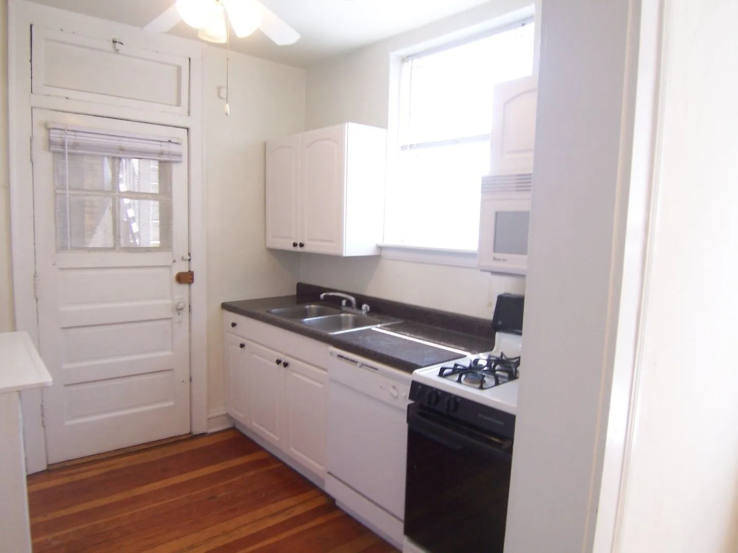 3643-45 N Greenview Apartments