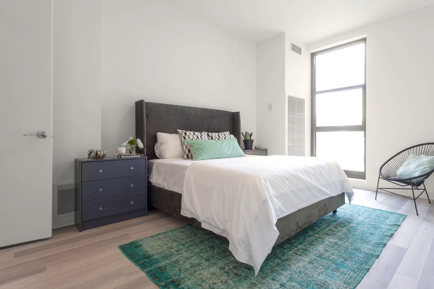 L - Logan Square Apartments