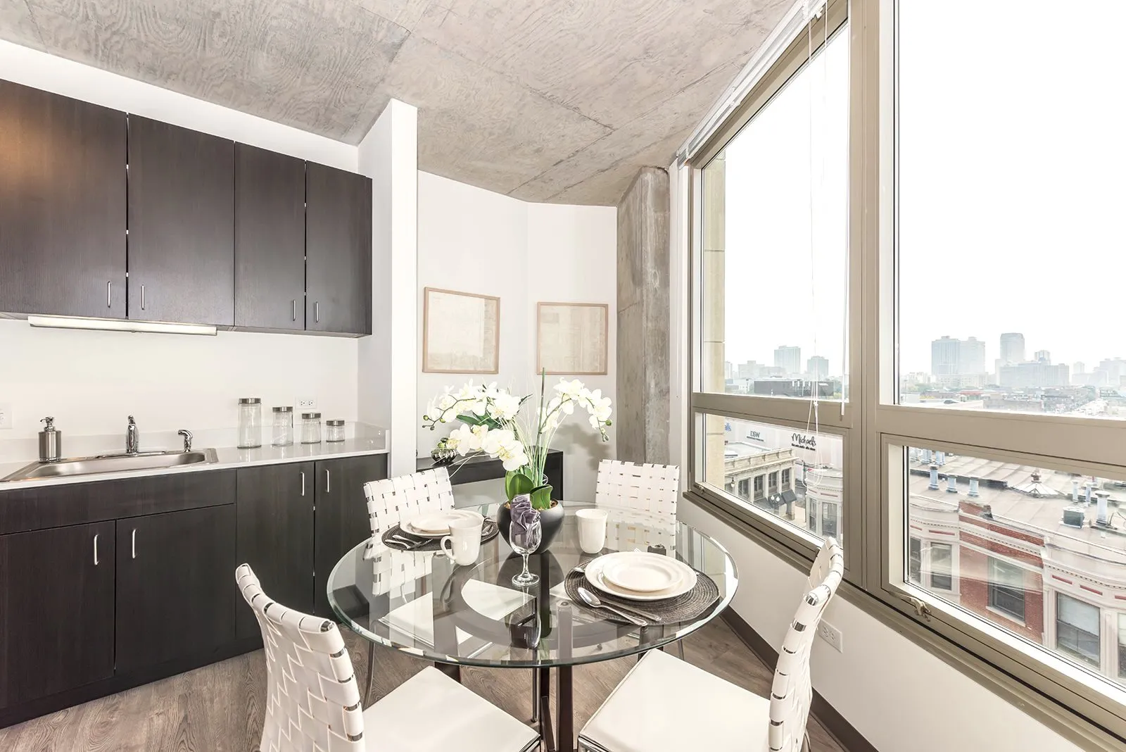 Lakeview 3200 Apartments