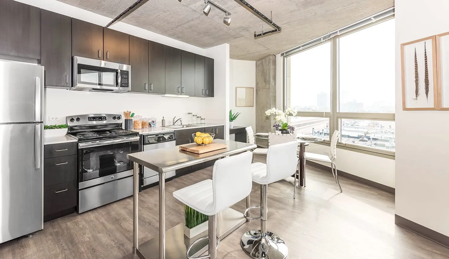 Lakeview 3200 Apartments