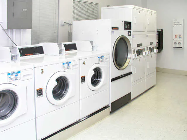 vintage exterior of Canterbury Court Apartments in the Gold Coast Chicago