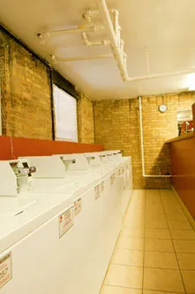 courtyard  and red brick facade of 2121 Ridge Apartments