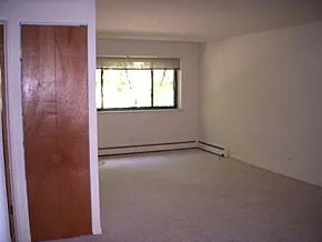 sidewalk view of the front of 421-431 West Barry Apartments in Lakeview