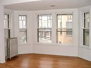beautifully landscaped courtyard at 516-524 West Diversey Apartments