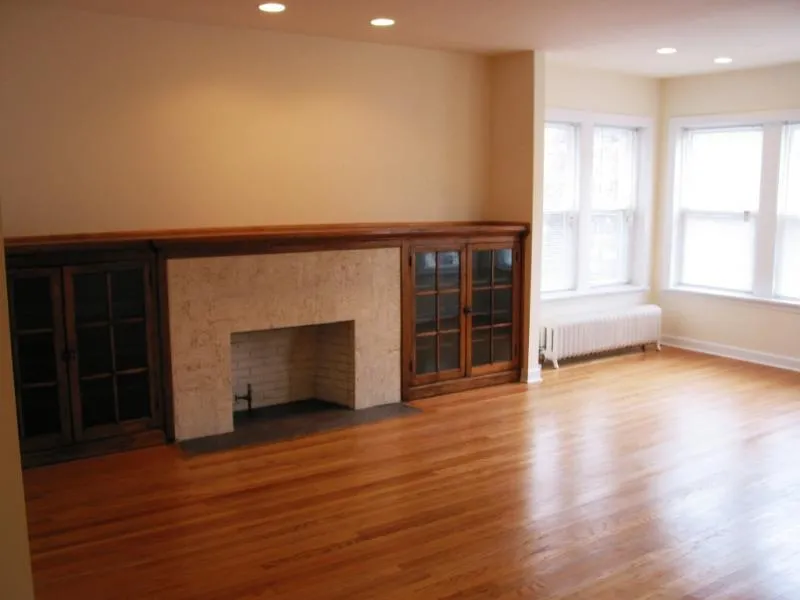 exterior of  The Harry Frank Building Apartments in Ravenswood Chicago