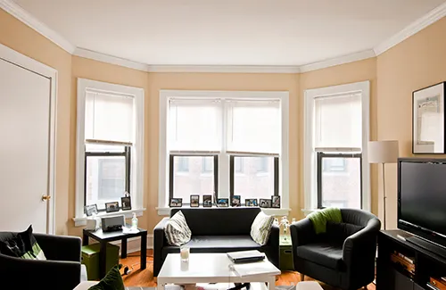 courtyard  and red brick facade of 2121 Ridge Apartments
