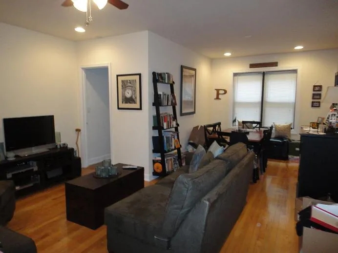 exterior entrance of Wilson Court Apartments in Ravenswood Chicago