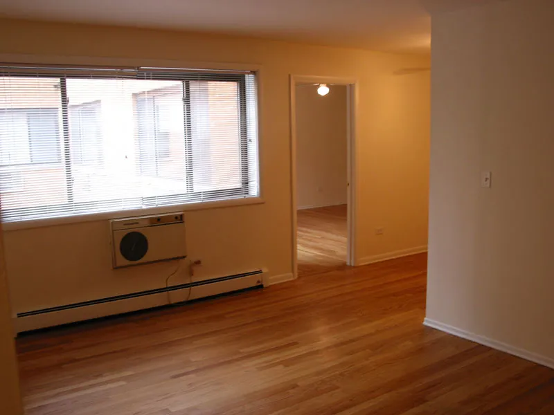 lobby at Sheridan Glen Apartments in Edgewater Chicago