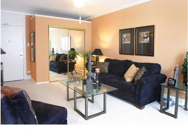 exterior view of Scholars Corner Apartments in Hyde Park Chicago