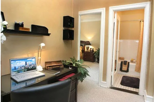 exterior view of Scholars Corner Apartments in Hyde Park Chicago