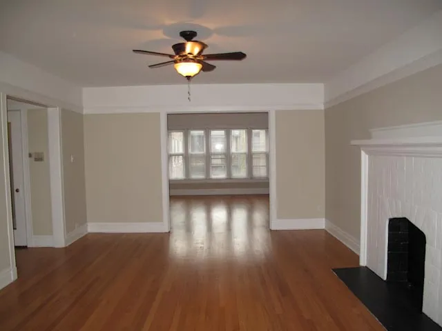 walkway and entry of Birchwood Manor Apartments in Rogers Park Chicago