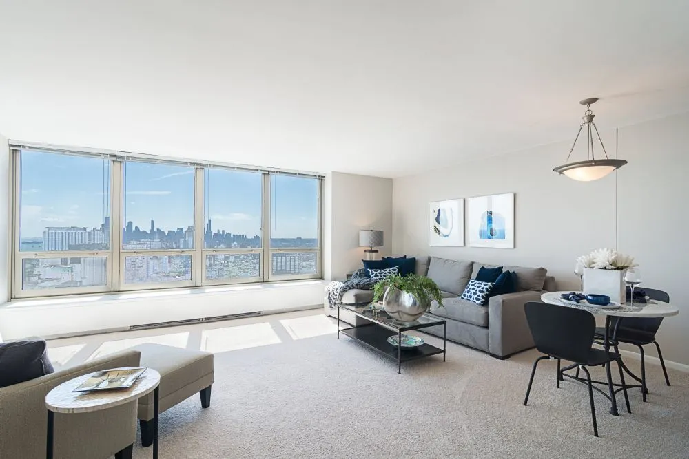 3450 North Lake Shore Drive Apartments