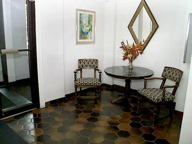 vintage exterior of Canterbury Court Apartments in the Gold Coast Chicago