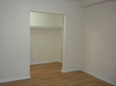 street view of exterior of 5417 North Kenmore Apartments