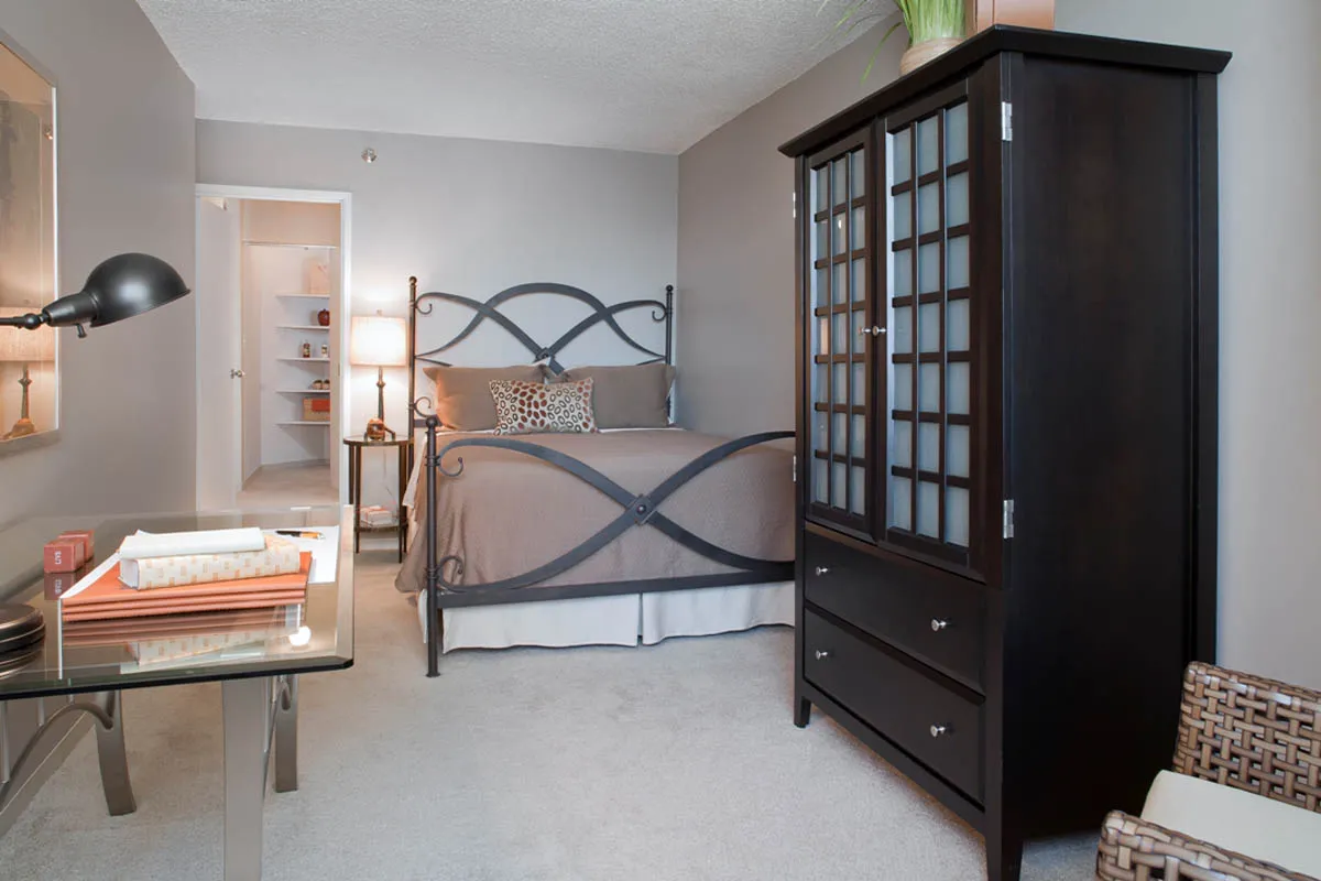 3 bedroom at Lake Shore Plaza Apartments in Streeterville Chicago