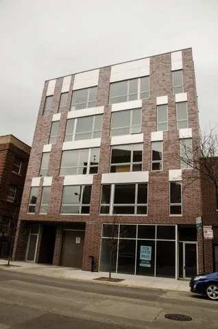 furnished living room at 4027 North Broadway Apartments