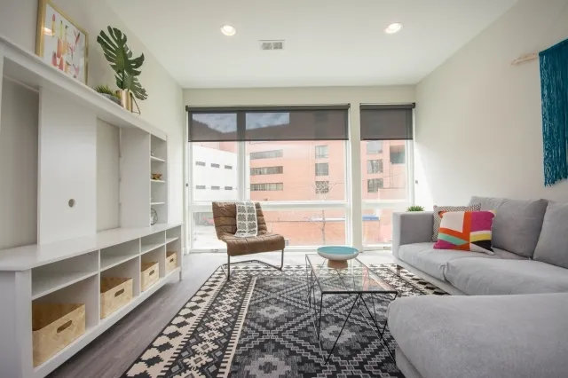 furnished living room at 4027 North Broadway Apartments