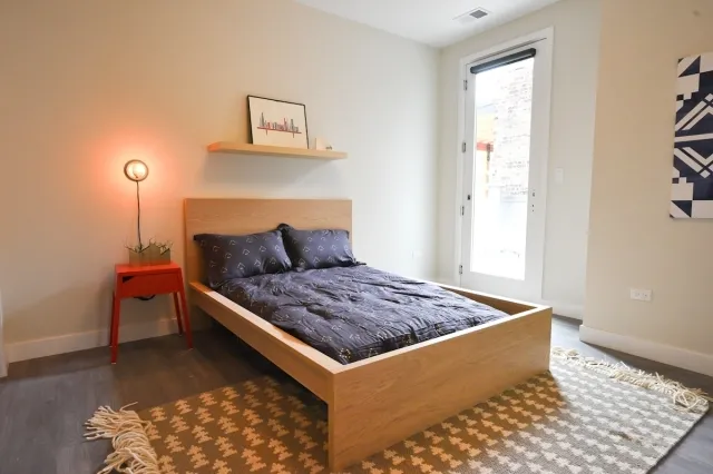 furnished living room at 4027 North Broadway Apartments
