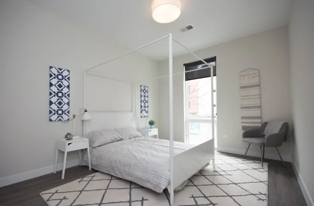 furnished living room at 4027 North Broadway Apartments