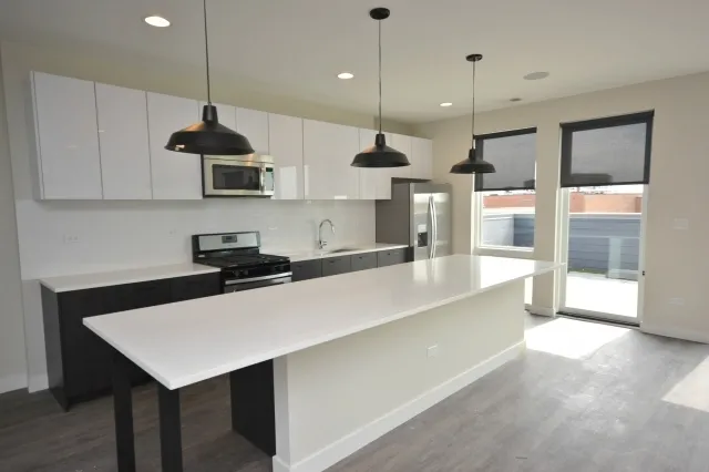 furnished living room at 4027 North Broadway Apartments