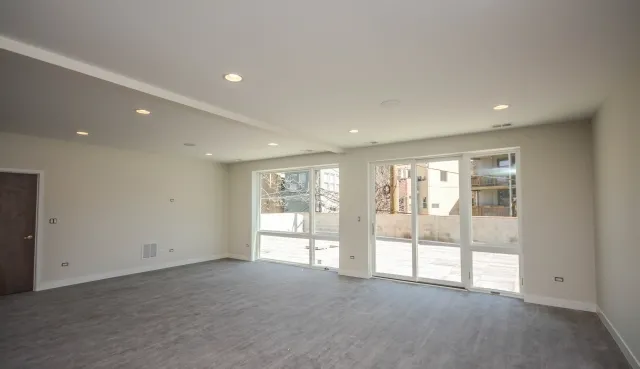 furnished living room at 4027 North Broadway Apartments