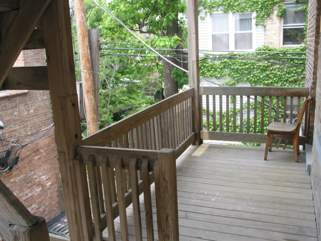 exterior of  The Harry Frank Building Apartments in Ravenswood Chicago
