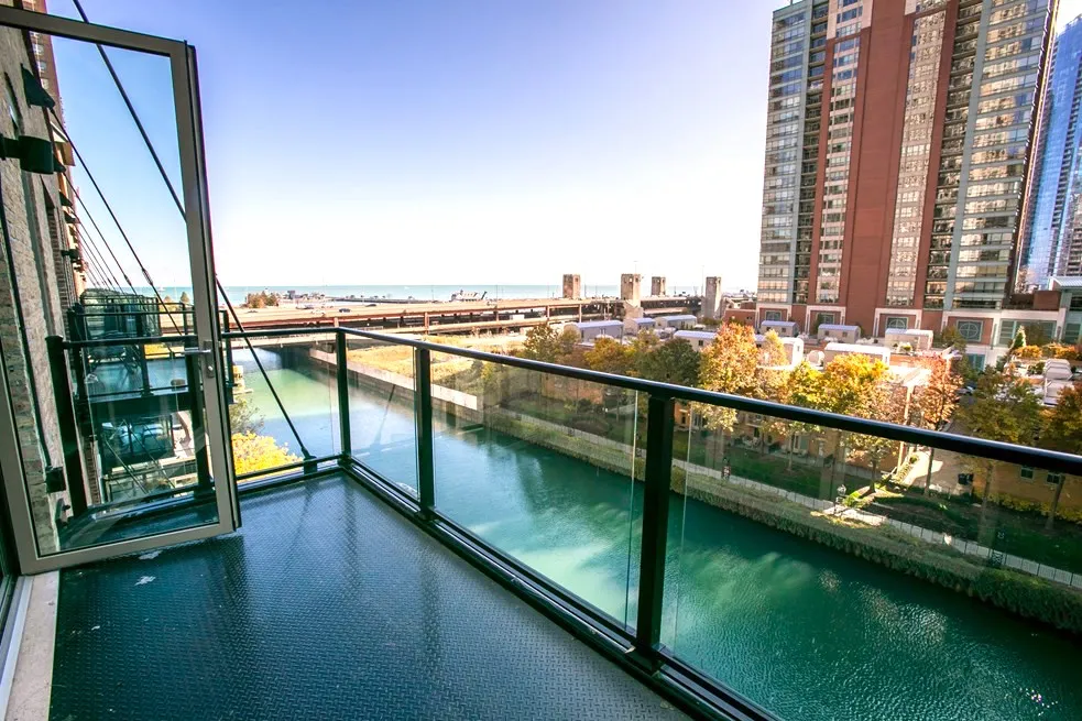 Lofts at River East Apartments in Streeterville, Chicago