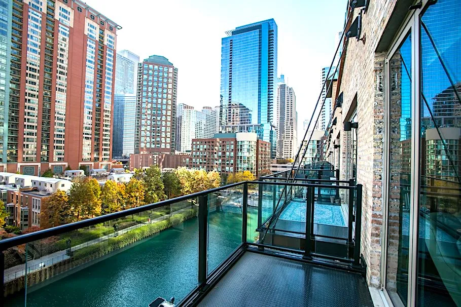 Lofts at River East Apartments in Streeterville, Chicago