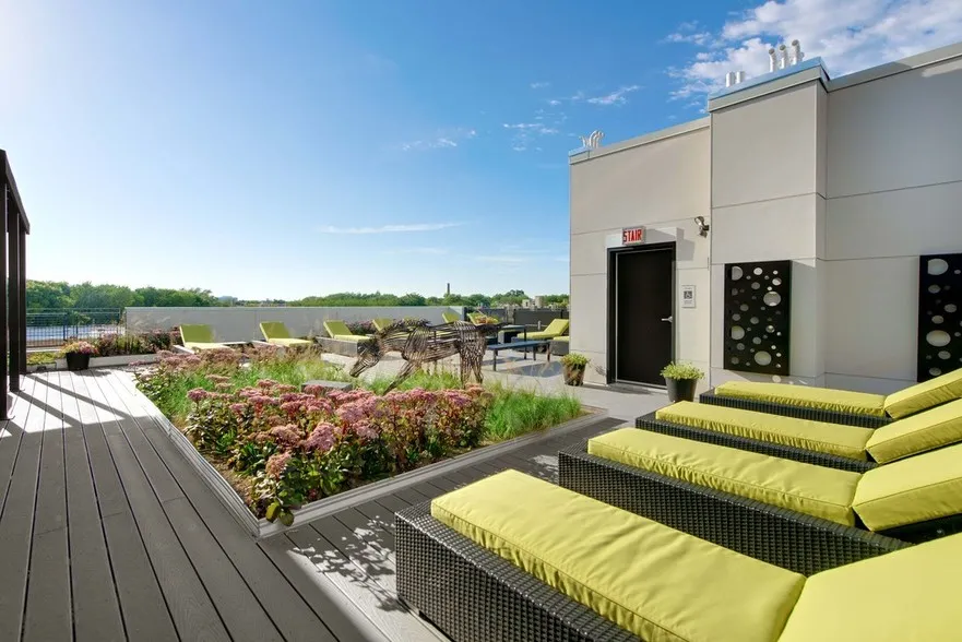 fitness center at Ravenswood Terrace Apartments in Chicago