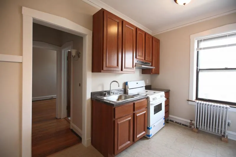 living room at 7665-7703 N Sheridan Apartments in chicago