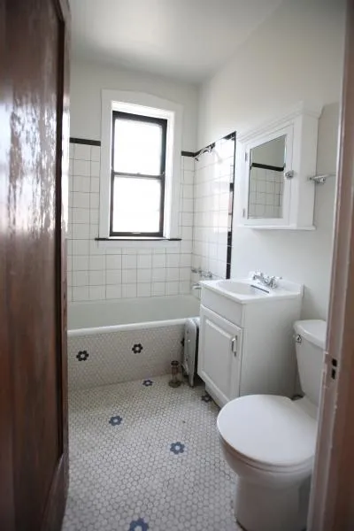 living room at 7665-7703 N Sheridan Apartments in chicago