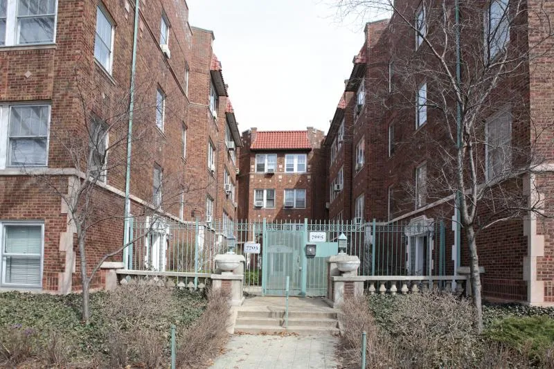 7665-7703 N Sheridan Apartments