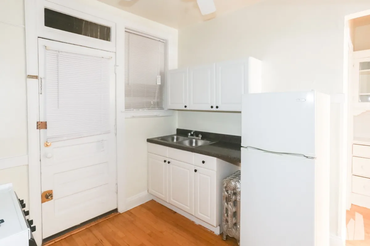 4344-56, N Winchester Apartments