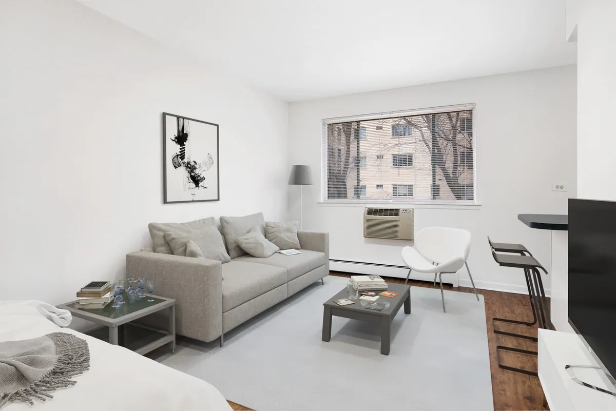 Studio Apartment at 2630 North Hampden Apartments in Lincoln Park, Chicago