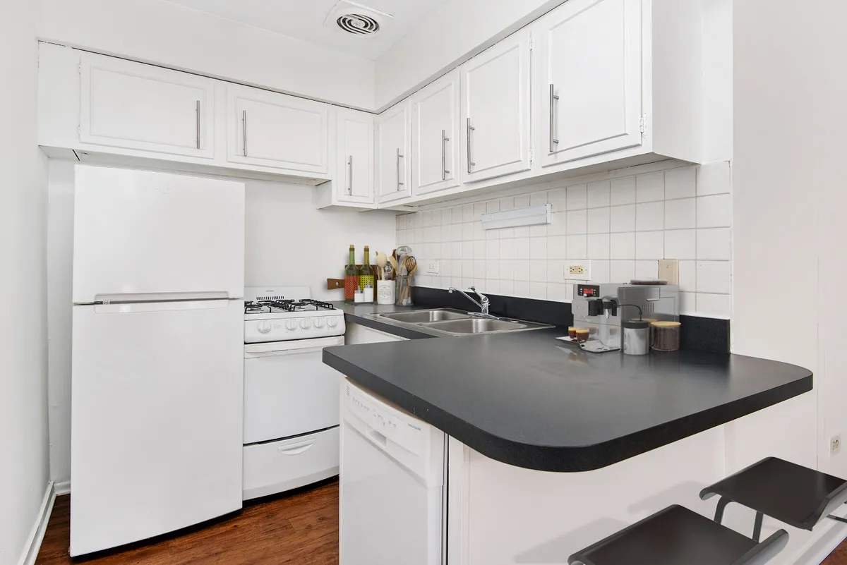 2630 N Hampden, Studio Apartment Kitchen