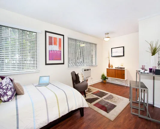 kitchen at Reside at 2727 Apartments in Lincoln Park Chicago
