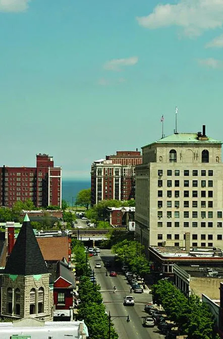 exterior of The Versailles Apartments in Hyde Park Chicago