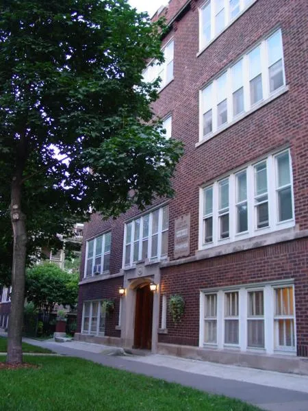 walkway and entry of Birchwood Manor Apartments in Rogers Park Chicago