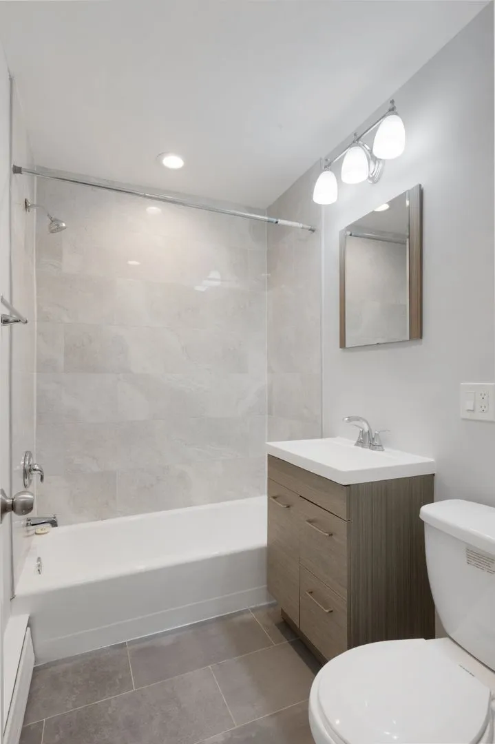 6122 N Kenmore Ave, , 60660, USA 60660-unit#3W-Chicago-IL