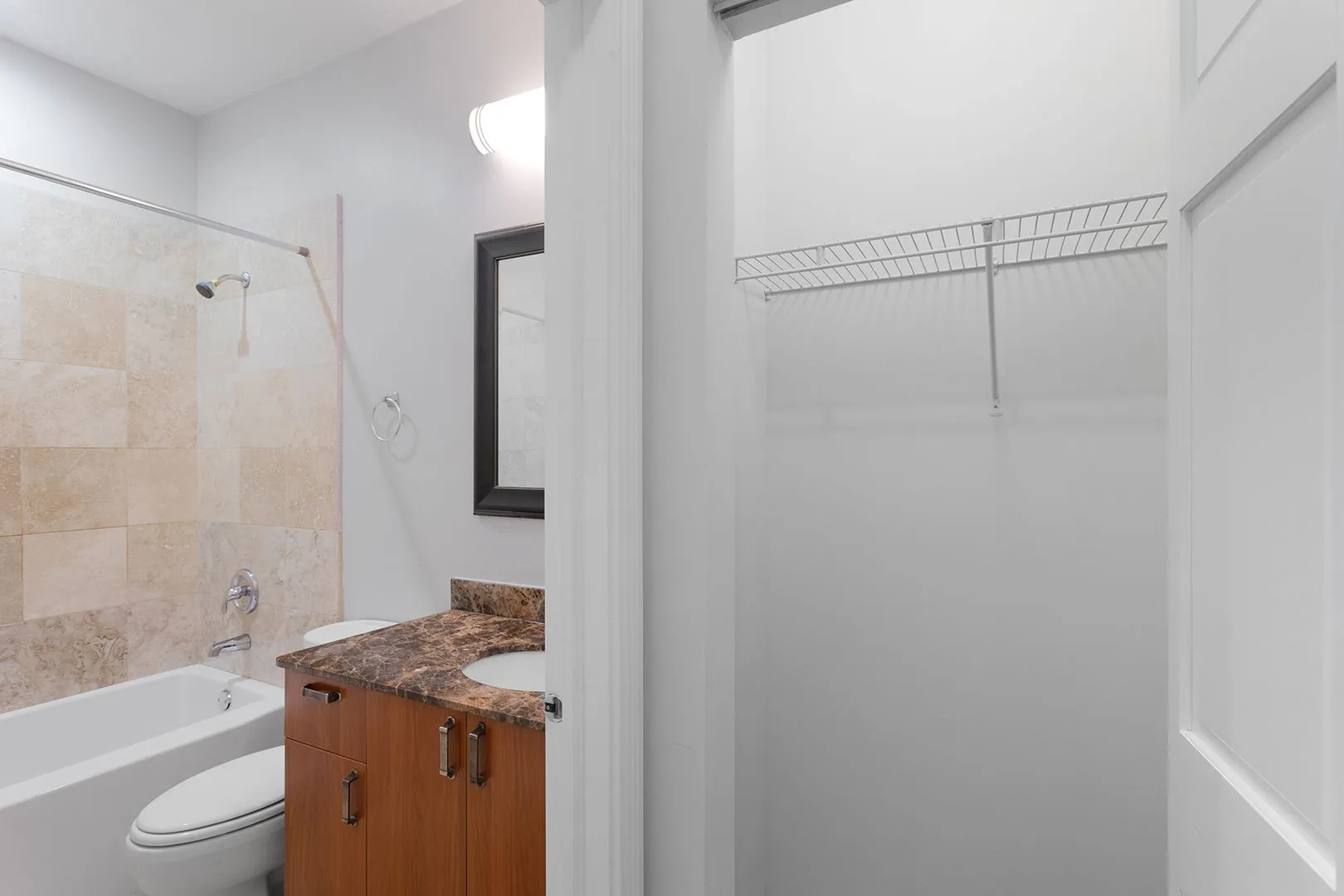 7528 N Seeley Ave, ,  60645, USA 60645-unit#305-Chicago-IL
