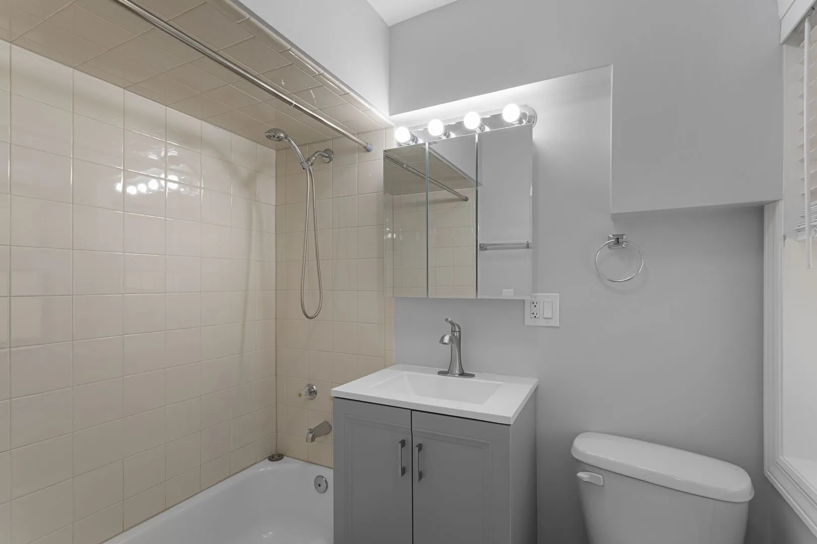 6007 N Kenmore Ave, ,  60660, USA 60660-unit#102-Chicago-IL