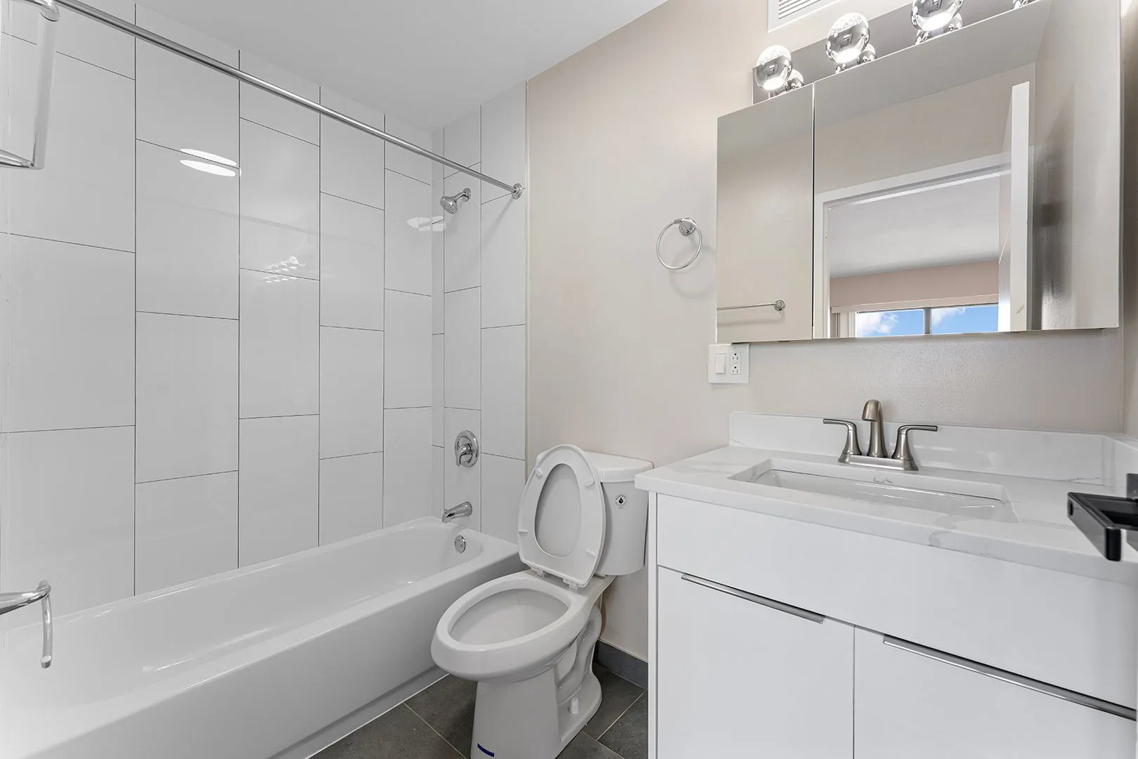 6166 N Sheridan Rd, ,  60660, USA 60660-unit#16A-Chicago-IL